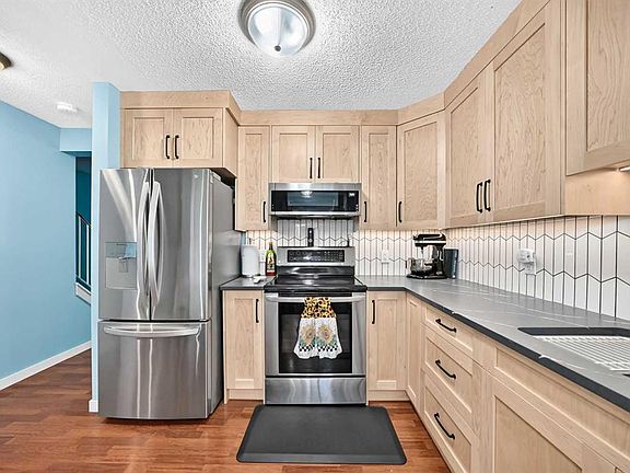 3rd image of 44 N McKinley Rd SE