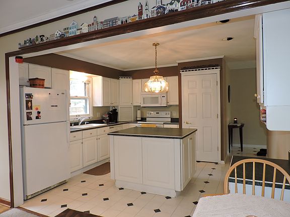 4th image of 508 Ashford Ct