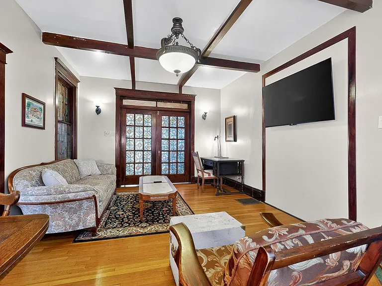 Gold Apt - Furnished Living Space