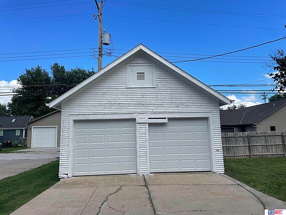 3rd image of 210 N Thompson Ave
