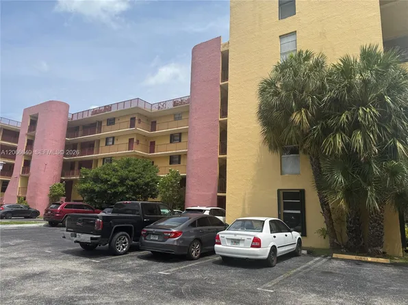 8775 Park Blvd APT 123, Miami, FL 33172