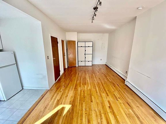 3rd image of 1061 Fulton St #F3