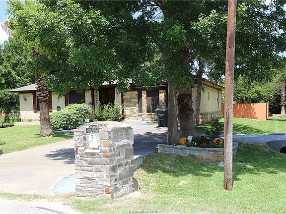 2nd image of 2416 Wilkes St