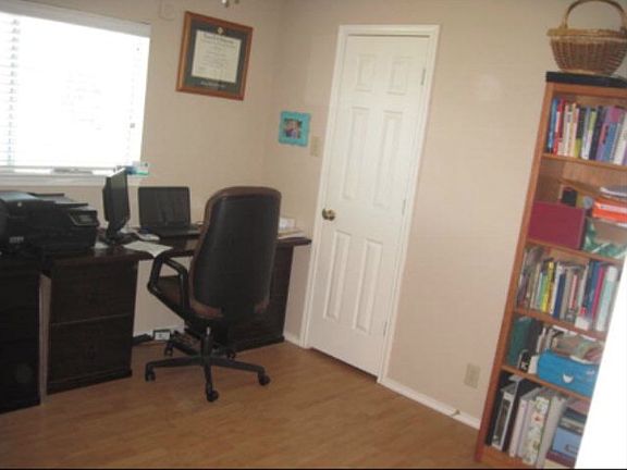 3rd image of 832 Pinehurst Dr