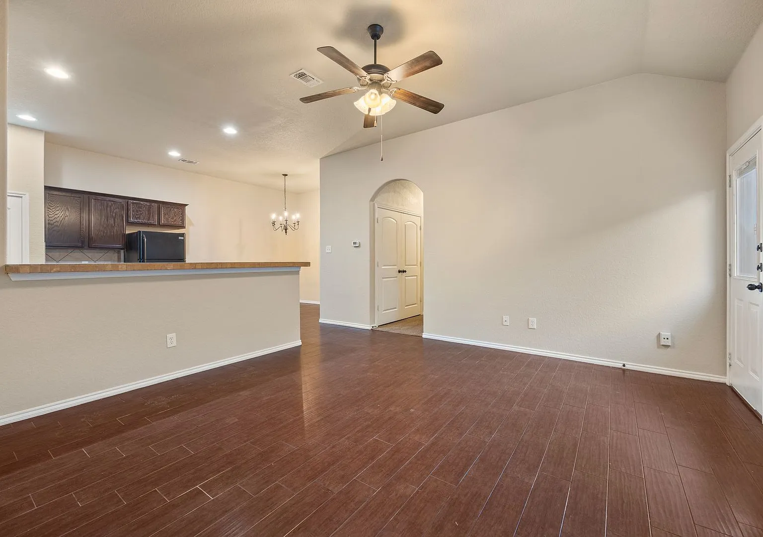 Beautiful 3 Bedroom Duplex in New Braunfels — Photo 3