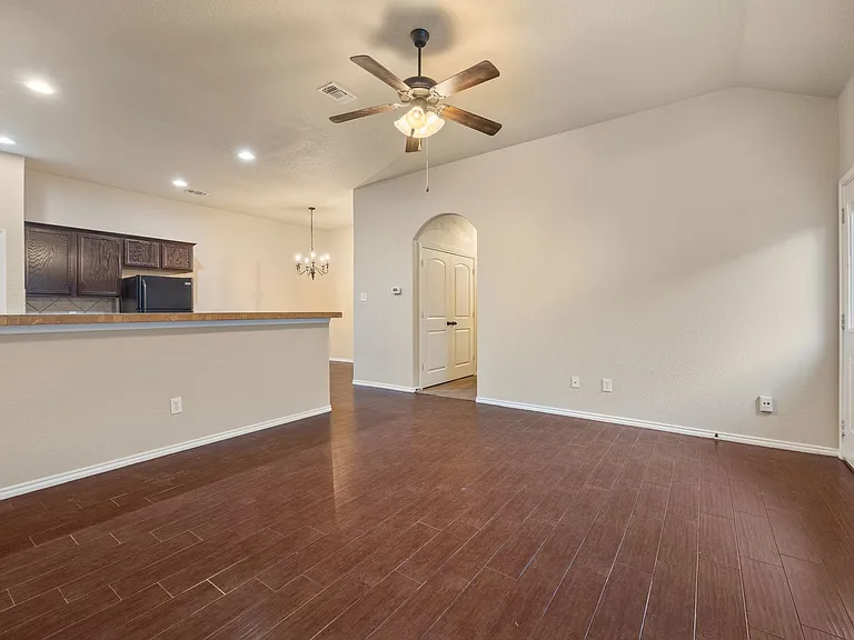 293 Rosalie Dr — Photo 3
