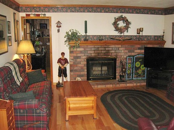 2nd image of 146 Stonington Hill Rd