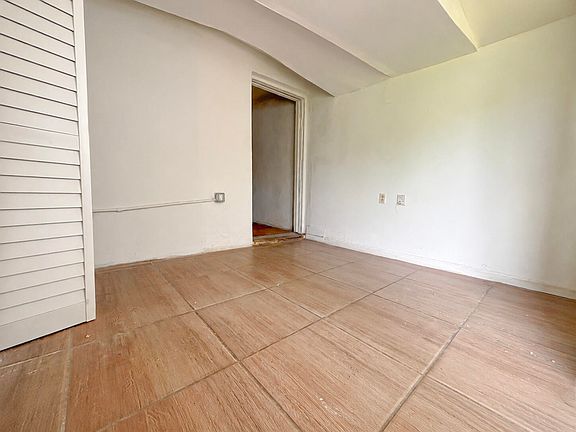 5th image of 6142 SW 40th Court