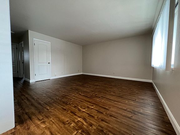 4th image of 156 Southwood Ctr #1