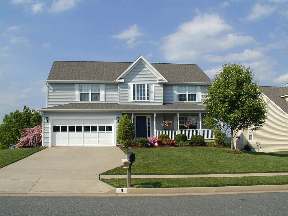 1st image of 8 Nassau Ct