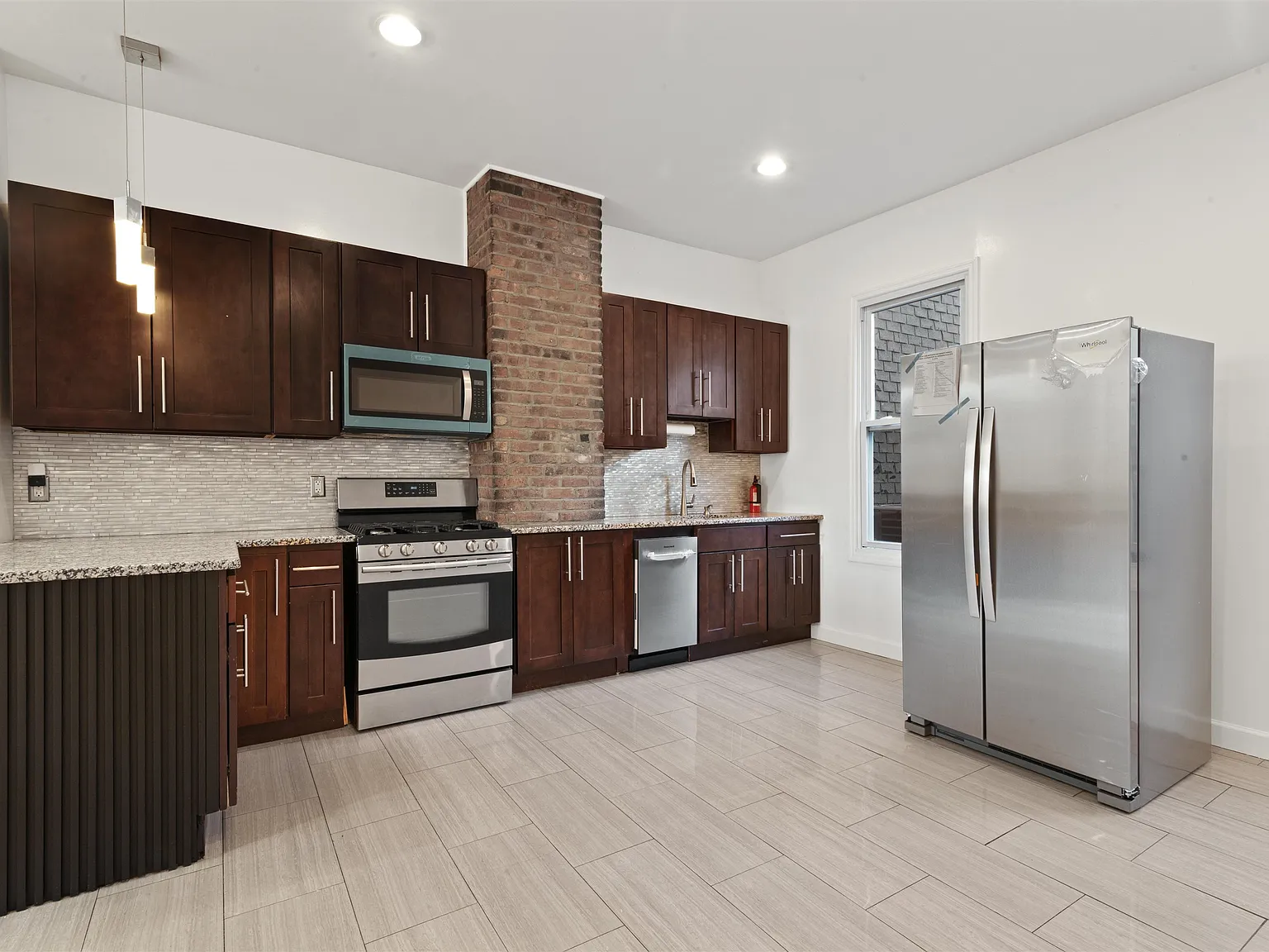 2 bed, 1.0 bath, $2,500 — Photo 2
