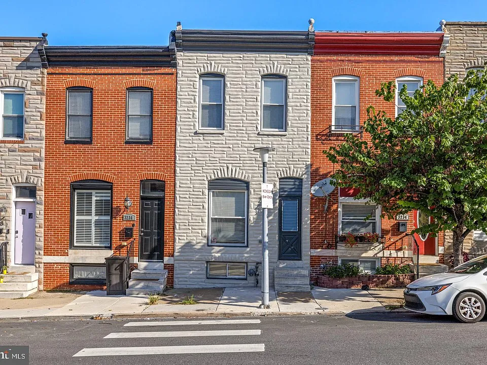 3232 E Lombard St