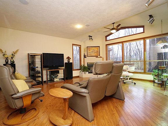 3rd image of 7439 Cinnamon Woods Dr
