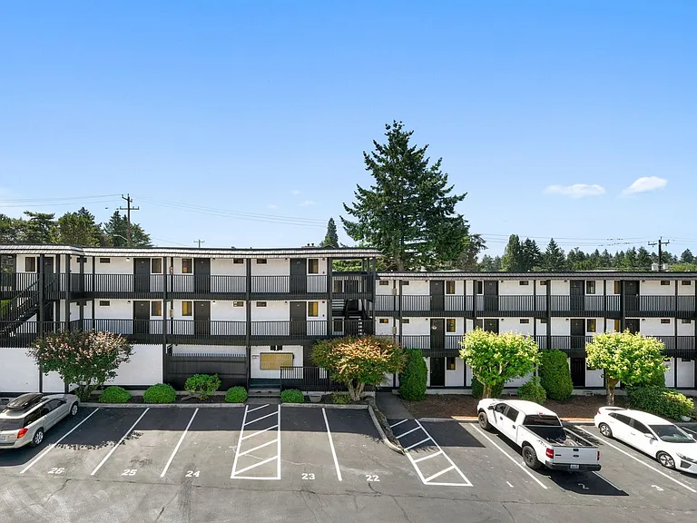 Highline Villas - Renovated 1-Bedroom Apartment | Steps from Downtown Burien — Photo 12