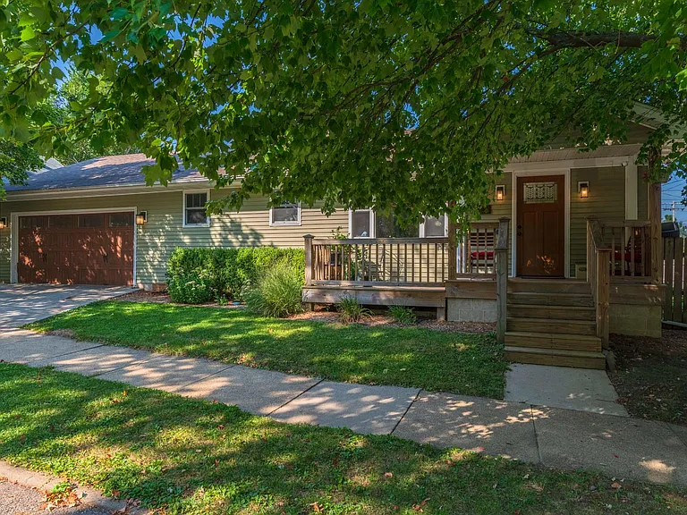 1612 N Roosevelt Ave — Photo 1