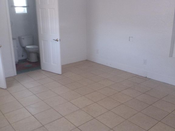 3rd image of 1121 Avenue G #B