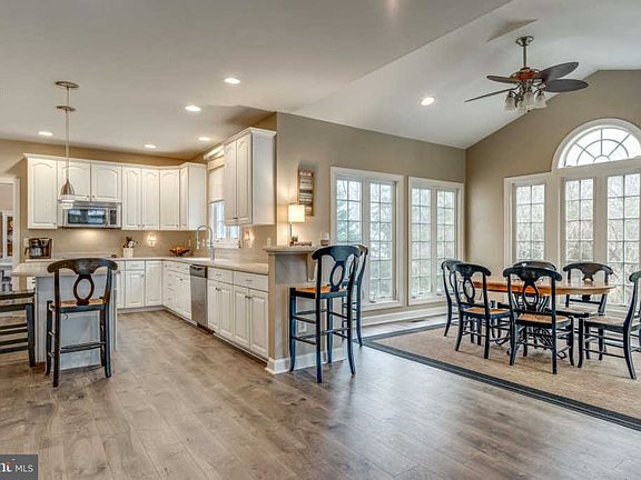5th image of 3384 Stratford Dr