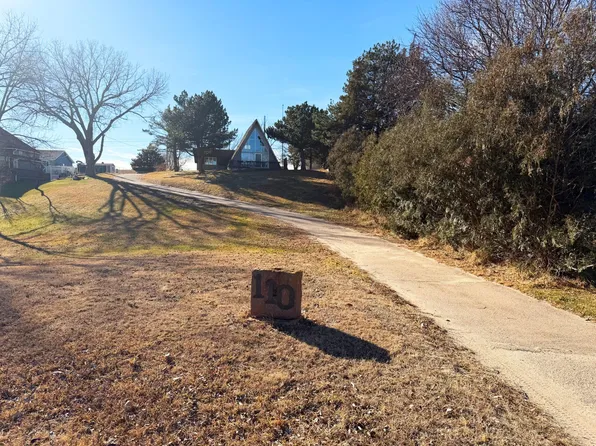 110 S Maloney Dr, North Platte, NE 69101