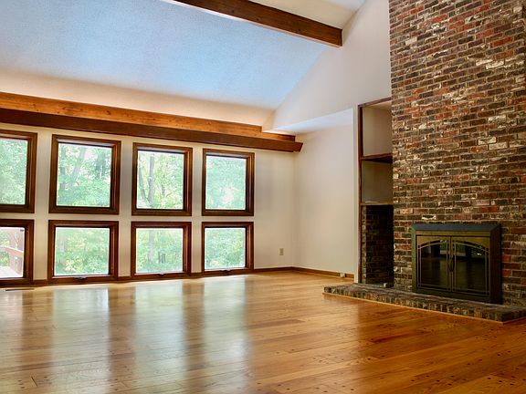 4th image of 2488 Hillford Dr