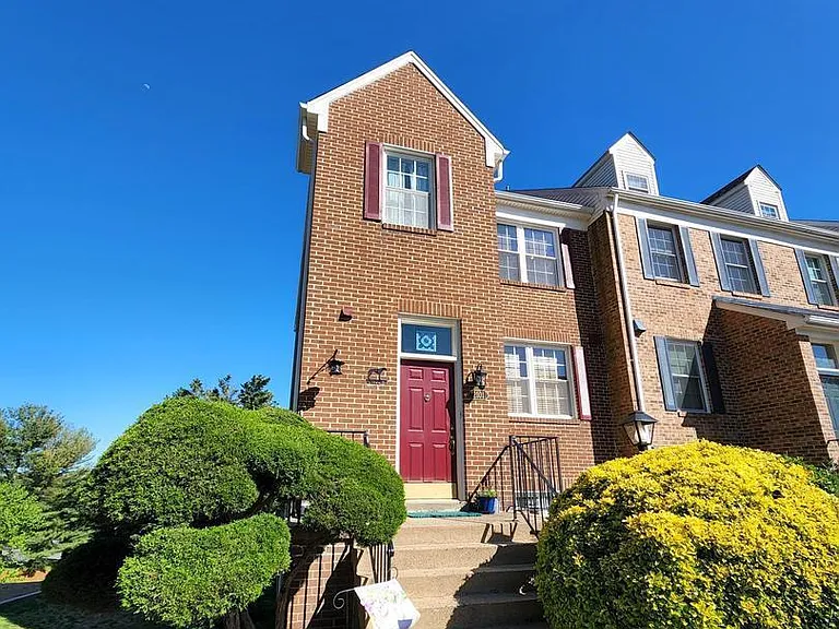 2101 Hutchison Grove Ct — Photo 2