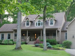 N1581 Wooddale Dr, Lake Geneva, WI 53147