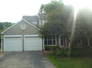 515 Ridgewood Dr, Cary, IL 60013