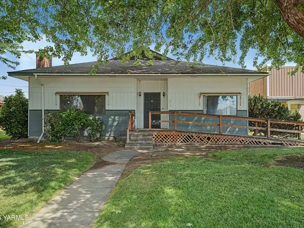 412 S 9th St, Sunnyside, WA 98944