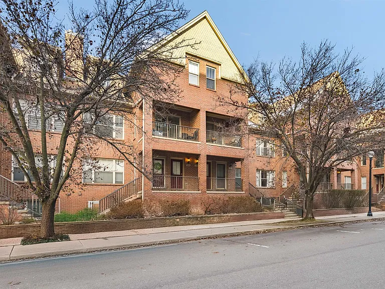 160 Tiffany Ln — Photo 3