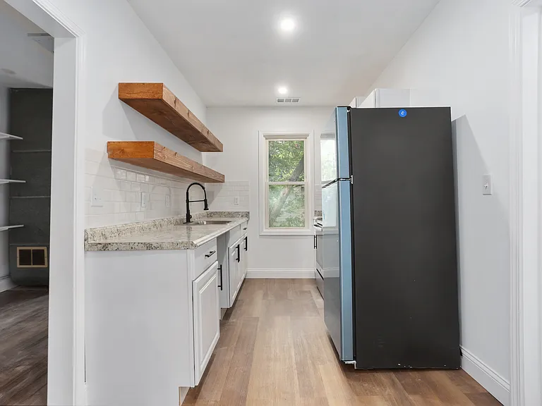2300 N 9th St #UPSTAIRS — Photo 3