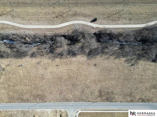 1015 Patricia Dr, Papillion, NE 68046