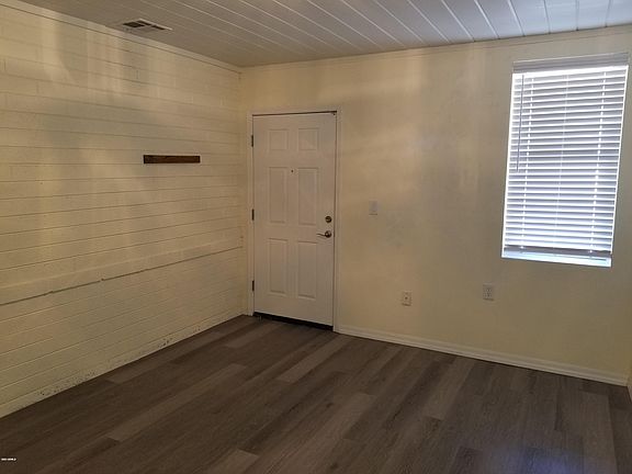 4th image of 1437 W Garden St