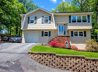 28 Adelphi Trl, Hopatcong, NJ 07843