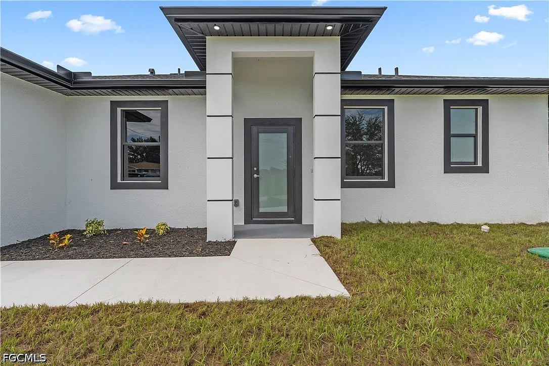 3 bed, 2.0 bath, 1200 sqft, $1,700 — Photo 3