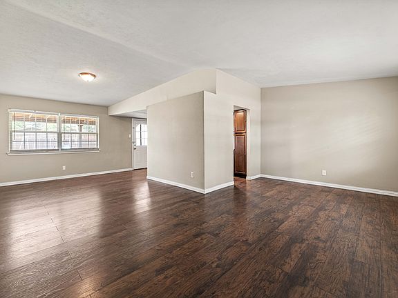 4th image of 2217 Newcastle Dr