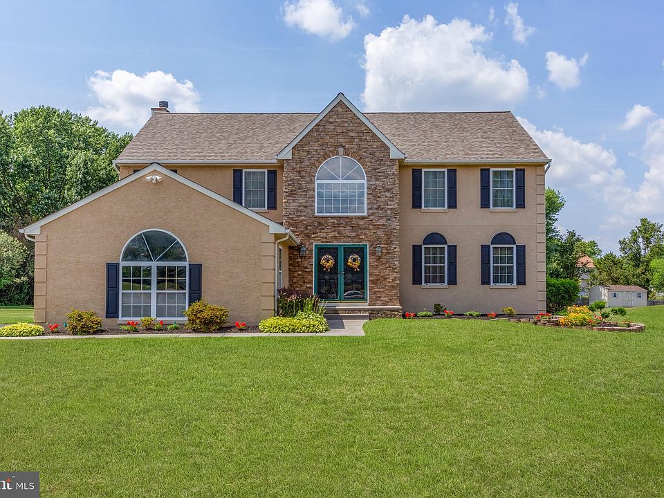 1st image of 110 Rose Dr
