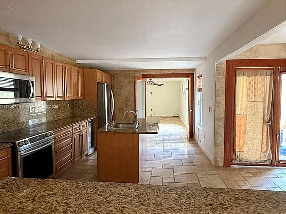 3rd image of 20584 NE 6th Ct #20584