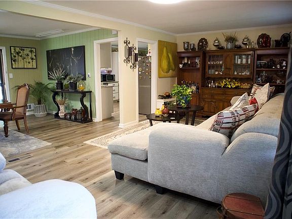 4th image of 2586 Brandon Rd