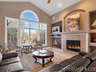 143 Via Pendio Ct, Sunrise Beach, MO, 65079