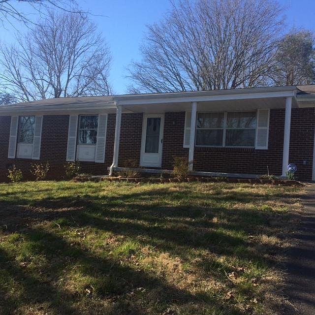 2nd image of 921 Lester Rd
