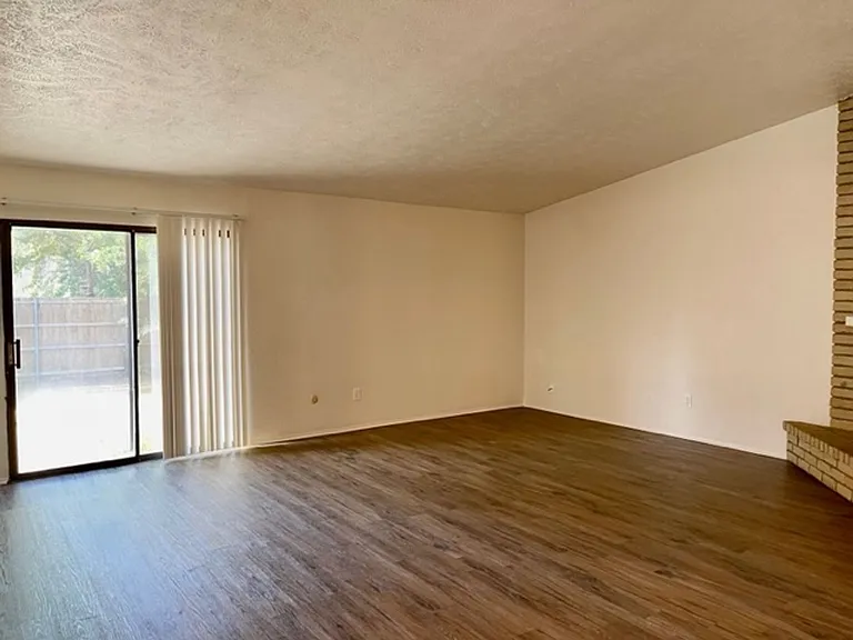 4020 Blue Flag Ln — Photo 6