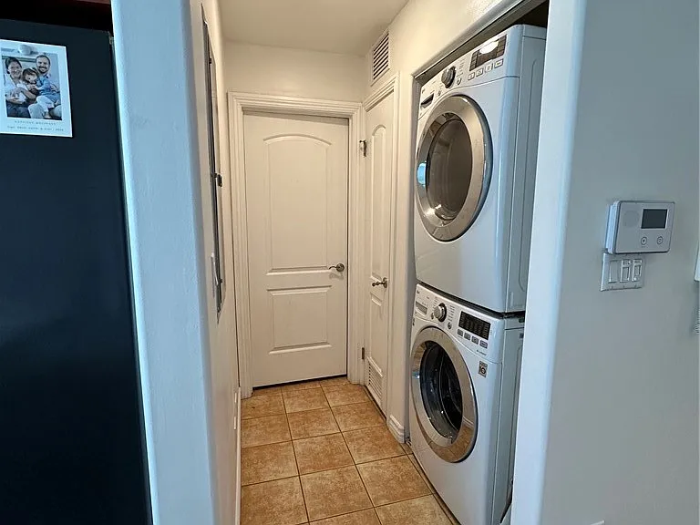 270 E Glenarm St — Photo 14
