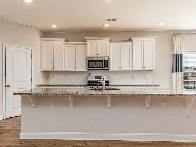 1208 Ficus Dr — Photo 5