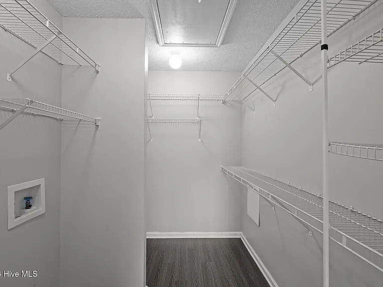 225 John Ct — Photo 16