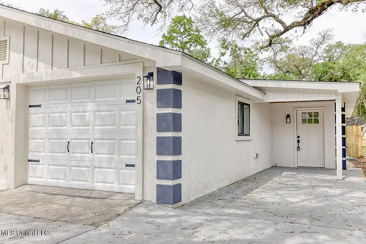 205 Watts St — Photo 13