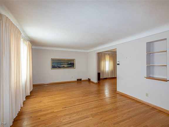 3rd image of 5903 Warwick Dr