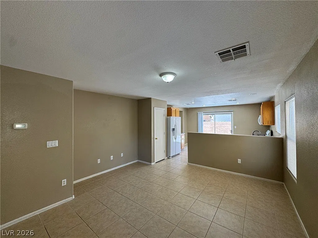 3 bed, 2.5 bath, 1279 sqft, $1,750 — Photo 4