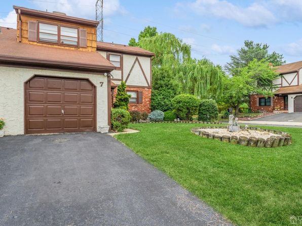 7 Sherbone Pl, Sayreville, NJ 08872