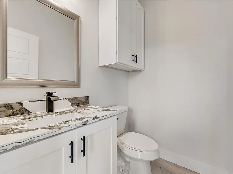 2330 Fairfax Dr — Photo 14