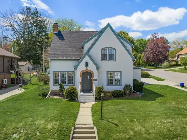 1421 Ash St, Baraboo, WI 53913