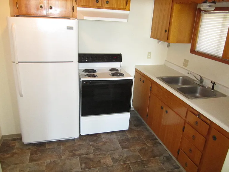 221 N Holly St — Photo 4